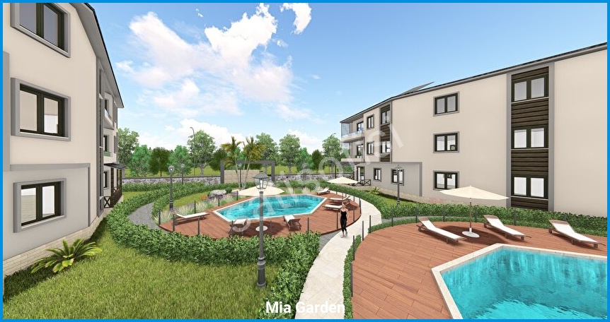 Mia Garden 4